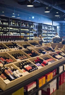 杭州一酒商銷售無正規(guī)進貨渠道的名酒被執(zhí)法部門沒收,罰7.5萬元