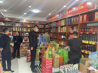 中原區(qū)市場(chǎng)監(jiān)督管理局開(kāi)展酒類市場(chǎng)專項(xiàng)打假行動(dòng)，保障食品安全